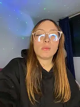 Snapshot of Caamii_ chatting on June 20, 2026, 3:33 am Caamii online show from June 20, 2026, 3:33 am