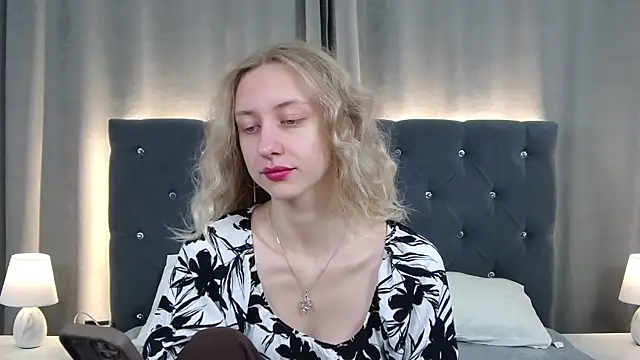 LirienVexx online show from June 17, 2026, 4:01 am