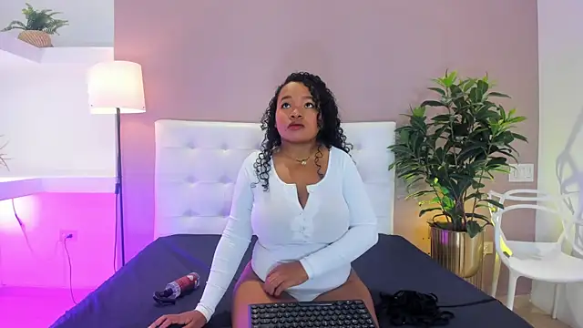 Snapshot of liahglow chatting on July 6, 2026, 12:45 pm liahglow online show from July 6, 2026, 12:45 pm