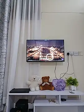 Sweet-Hennessy online show from June 20, 2026, 3:17 pm