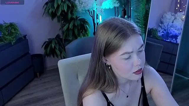 Snapshot of Lina_deels chatting on July 4, 2026, 7:29 pm Lina deels online show from July 4, 2026, 7:29 pm