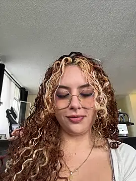 Snapshot of Joyce-fire chatting on June 6, 2026, 7:19 pm Joyce-fire online show from June 6, 2026, 7:19 pm