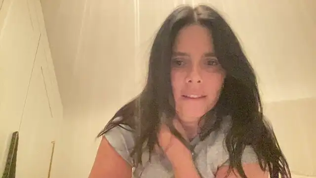 JadeLucy online show from June 4, 2026, 8:13 pm