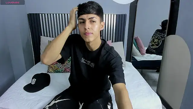 Snapshot of Axel_Mendozaa chatting on July 4, 2026, 8:02 pm Axel Mendozaa online show from July 4, 2026, 8:02 pm