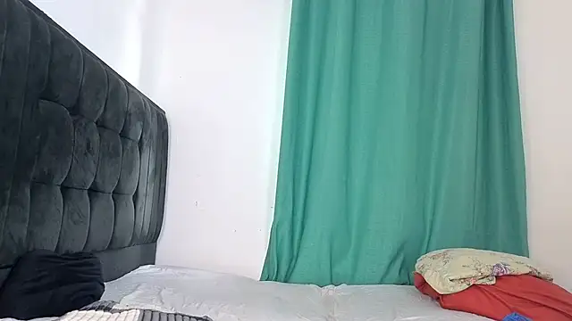 Snapshot of Fluffy_Pillows chatting on June 23, 2026, 8:23 am Fluffy Pillows online show from June 23, 2026, 8:23 am