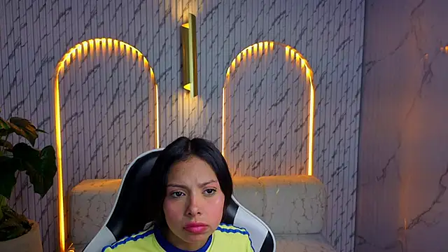 samantha tx  online show from June 18, 2026, 3:05 am