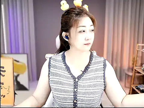 Snapshot of Mimi131499 chatting on July 19, 2026, 12:35 pm Mimi131499 online show from July 19, 2026, 12:35 pm