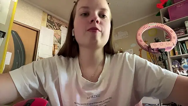 Snapshot of Aileyn chatting on June 26, 2026, 8:31 am Aileyn online show from June 26, 2026, 8:31 am