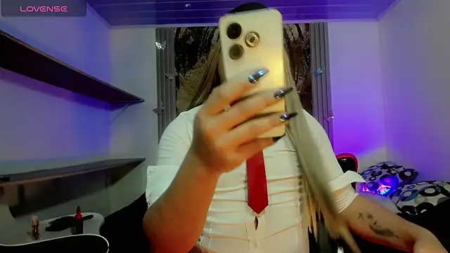 lisa armas online show from June 17, 2026, 1:27 am