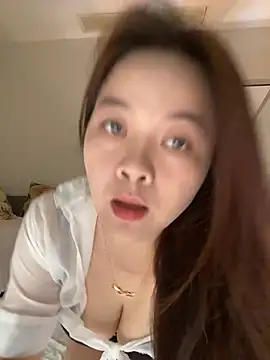 qianduoduo521 online show from July 6, 2026, 5:04 pm