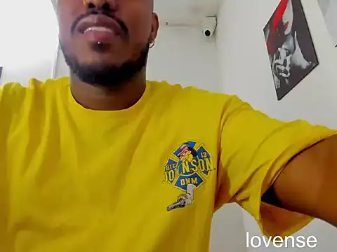 AlessandroHammed online show from June 17, 2026, 3:11 pm
