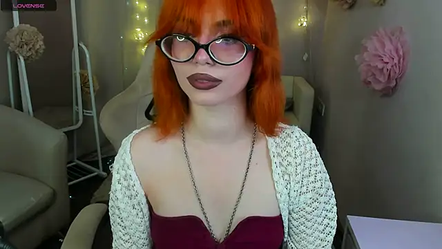 Snapshot of Velvet__Kiss chatting on July 19, 2026, 8:49 pm Velvet Kiss online show from July 19, 2026, 8:49 pm