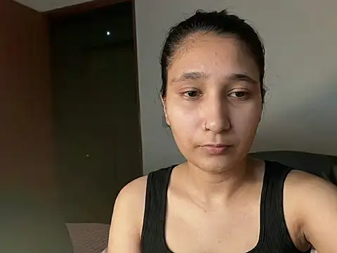 komalgupta72 online show from June 4, 2026, 9:52 pm