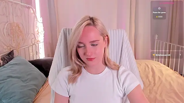 Chloe-Deccer online show from July 13, 2026, 1:27 am