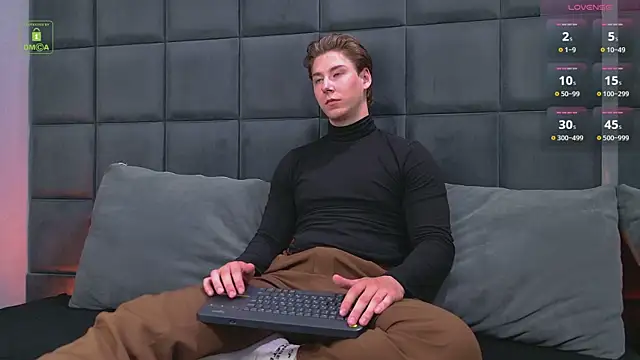 Snapshot of Massimo_Voss chatting on July 16, 2026, 8:17 pm Massimo Voss online show from July 16, 2026, 8:17 pm
