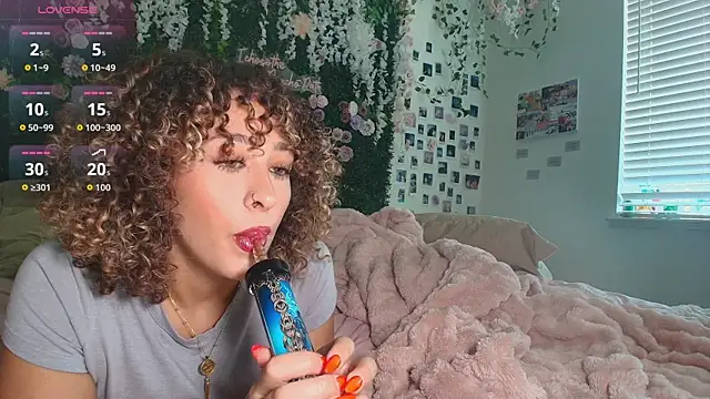LyraCovee online show from June 21, 2026, 12:27 am