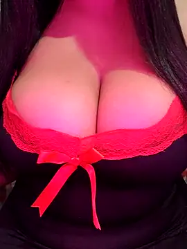 hottie-merry online show from June 16, 2026, 2:44 am