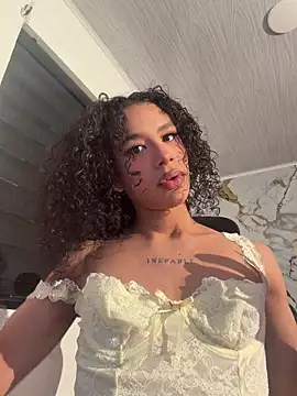 Snapshot of LiaDuquette chatting on July 9, 2026, 5:41 am LiaDuquette online show from July 9, 2026, 5:41 am