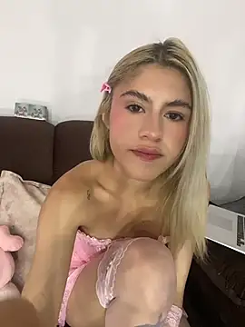Lia-firee online show from July 7, 2026, 1:03 pm