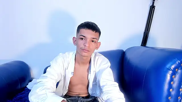 littlecum18 online show from June 20, 2026, 2:44 pm
