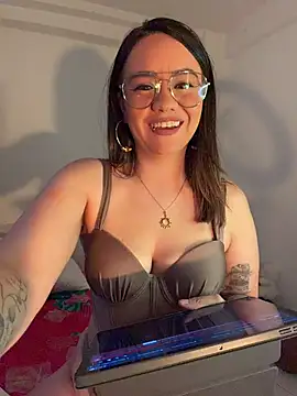 Emma Jonas online show from June 15, 2026, 6:07 pm