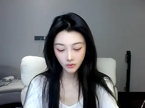 SylvieMaya online show from June 12, 2026, 4:38 pm