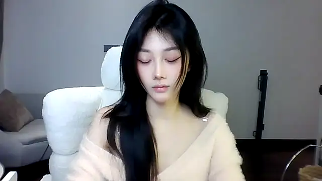 SylvieMaya online show from July 23, 2026, 4:14 pm