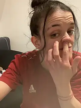 LeonieClairee online show from June 9, 2026, 5:25 pm