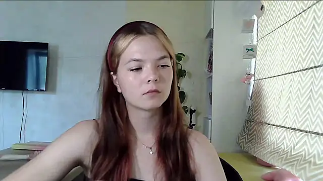 AvrilGillig online show from July 15, 2026, 7:37 am