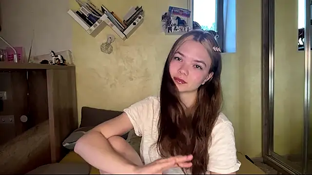 AvrilGillig online show from June 11, 2026, 4:15 pm