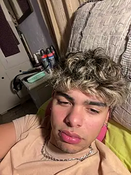 ElMen0r06 online show from June 18, 2026, 3:38 am