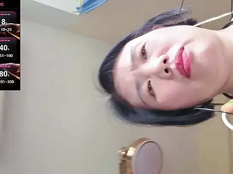 YIYI-queen online show from June 8, 2026, 7:31 am