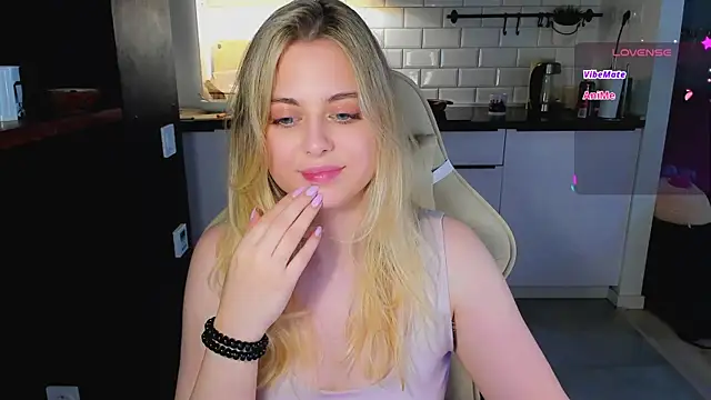 blonde kellyy online show from June 26, 2026, 7:36 am