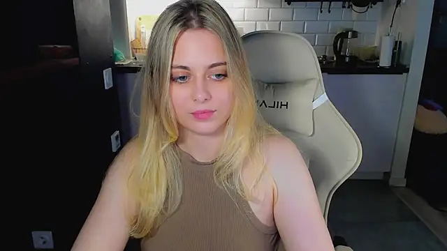 blonde kellyy online show from June 25, 2026, 11:04 am