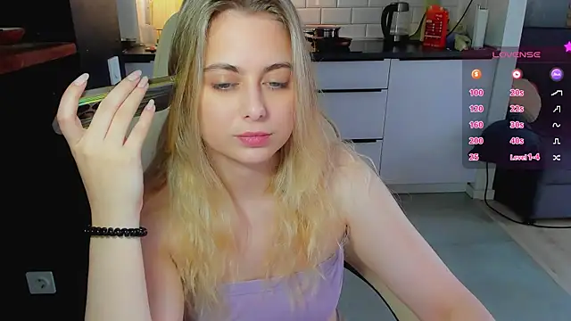 blonde kellyy online show from July 30, 2026, 3:49 am