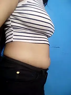 Queen Rosyy online show from June 12, 2026, 3:37 am