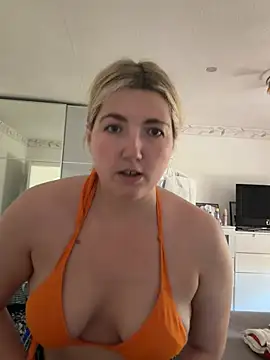 LauraStarr online show from June 25, 2026, 12:10 pm