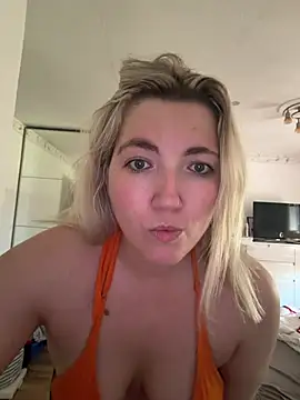 LauraStarr online show from June 20, 2026, 11:48 am