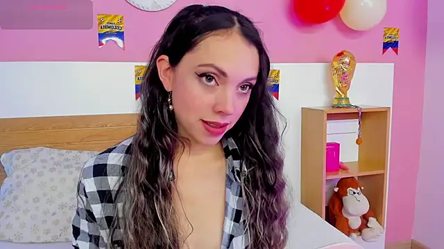 AshleyBenoitt online show from June 24, 2026, 1:32 pm