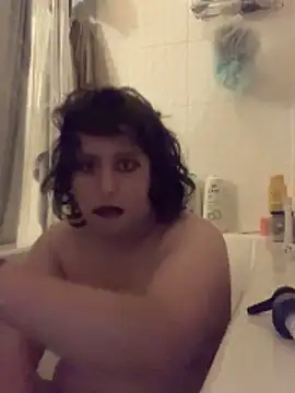 Snapshot of Mxnightshade chatting on June 13, 2026, 5:49 am Mxnightshade online show from June 13, 2026, 5:49 am