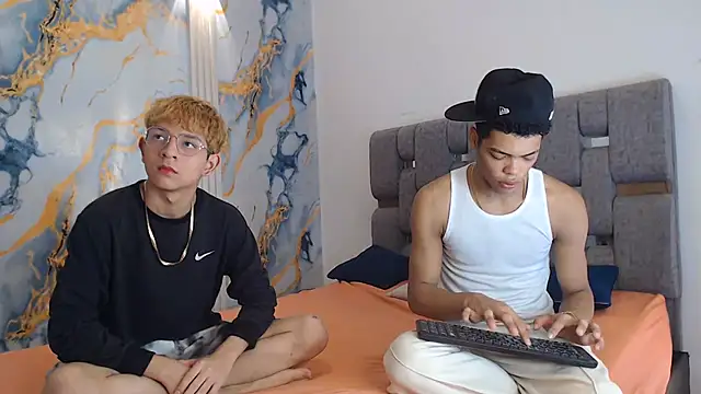 Snapshot of BLACK_AND_WHITET chatting on July 22, 2026, 7:27 pm BLACK AND WHITET online show from July 22, 2026, 7:27 pm