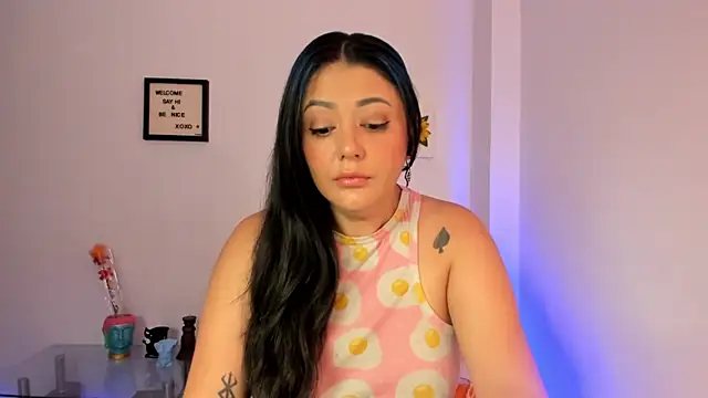 LauraToro  online show from January 16, 2026, 7:18 pm