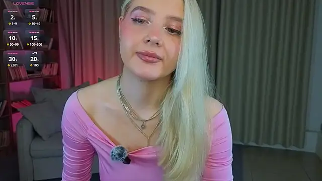 OlliviaBr0wn online show from June 20, 2026, 10:42 am