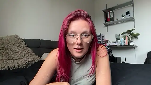 Snapshot of LeaLoveXXX chatting on July 6, 2026, 7:04 am LeaLoveXXX online show from July 6, 2026, 7:04 am