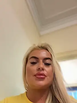 Snapshot of BarbieLeahX chatting on June 9, 2026, 11:11 am BarbieLeahX online show from June 9, 2026, 11:11 am