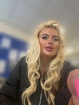 Snapshot of BarbieLeahX chatting on June 15, 2026, 8:47 am BarbieLeahX online show from June 15, 2026, 8:47 am