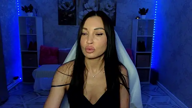 NikoleMills online show from July 3, 2026, 5:14 am