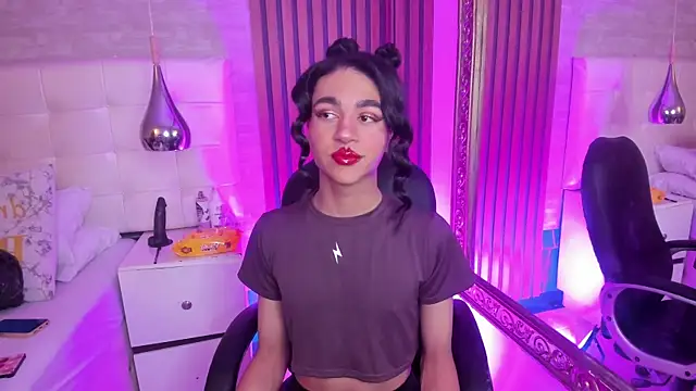KyleeSmiith online show from July 26, 2026, 4:41 am