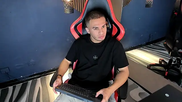 TomasDuquee online show from June 12, 2026, 4:10 am