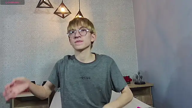 axell stone  online show from June 16, 2026, 8:53 pm